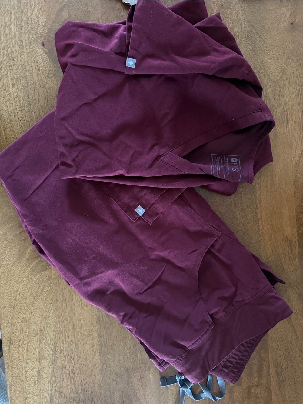 Figs Women’s Burgundy Jogger Set